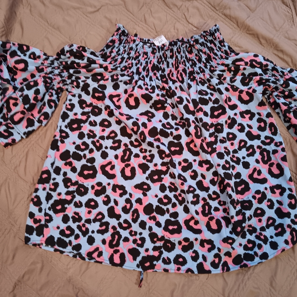 Unique print. One Size fits Most. Perfect for early spring. Pink. Lavender. Blk